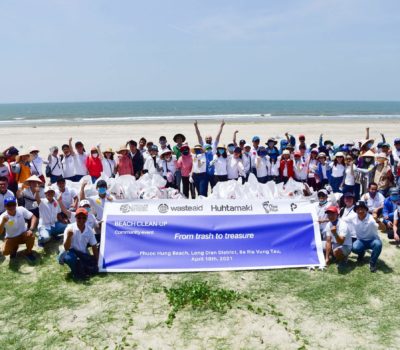 WasteAid and Huhtamaki beach clean